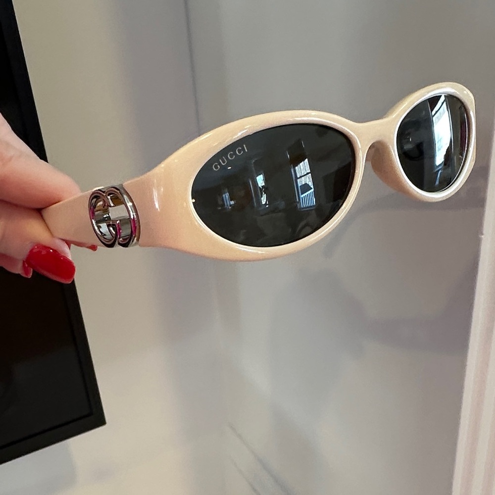 Gucci Beige Oval Sunglasses new with tags